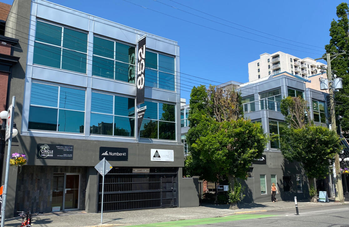 214, 300, & 305 - 852 Fort Street
